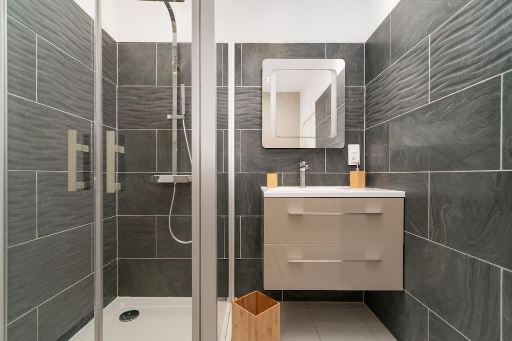 Superbe Appartement A Une Minute A Pied De La Gare Épinal Exteriör bild