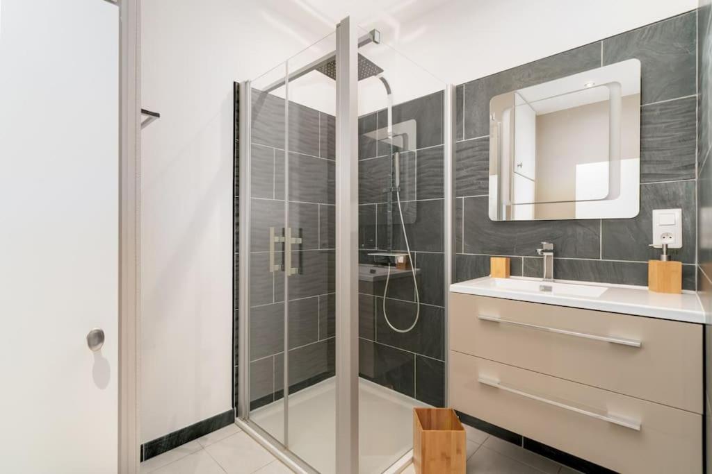 Superbe Appartement A Une Minute A Pied De La Gare Épinal Exteriör bild